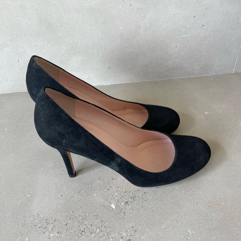 Like anew Kate Spade Elegant Black Suede Heels